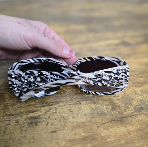 Zebra Print Square Sunglasses - Picture 2 of 5